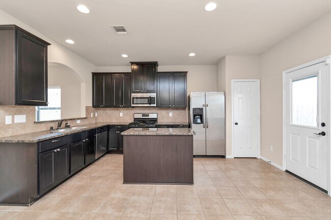 Building Photo - 5635 Round Robin Dr