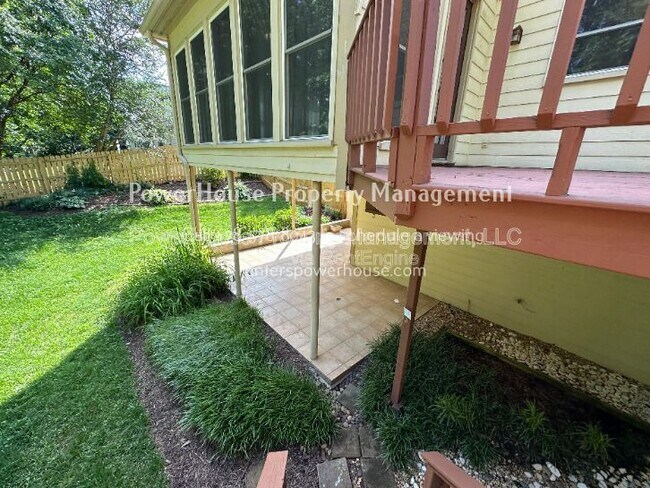 Building Photo - 790 Woodmont Dr