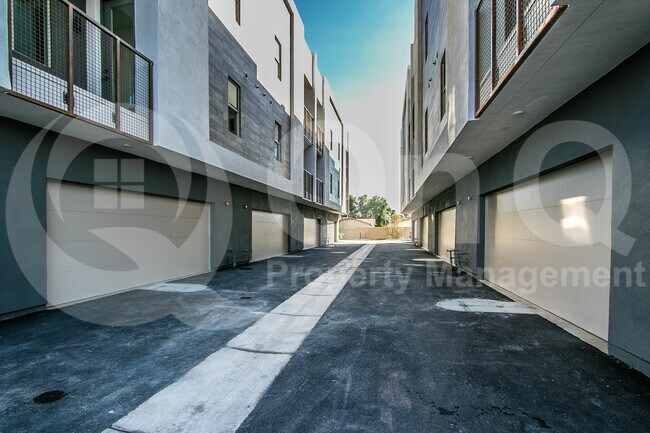 Building Photo - 1443 E Osborn Rd