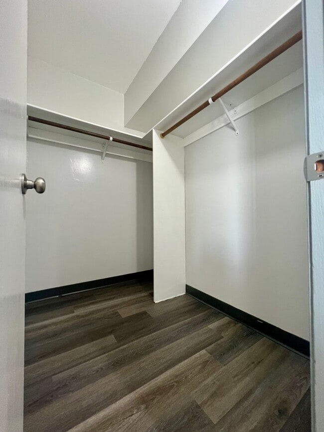 Building Photo - Beautiful 1/1/1 with Sunset Views