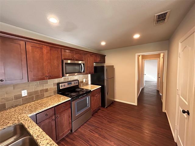 Building Photo - 221 E Cooper St