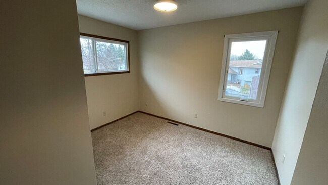 Building Photo - 2261 Springbrook Ct