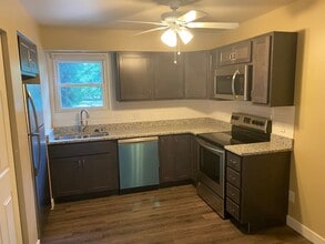 Building Photo - In-unit laundry, minutes from Madison and ...