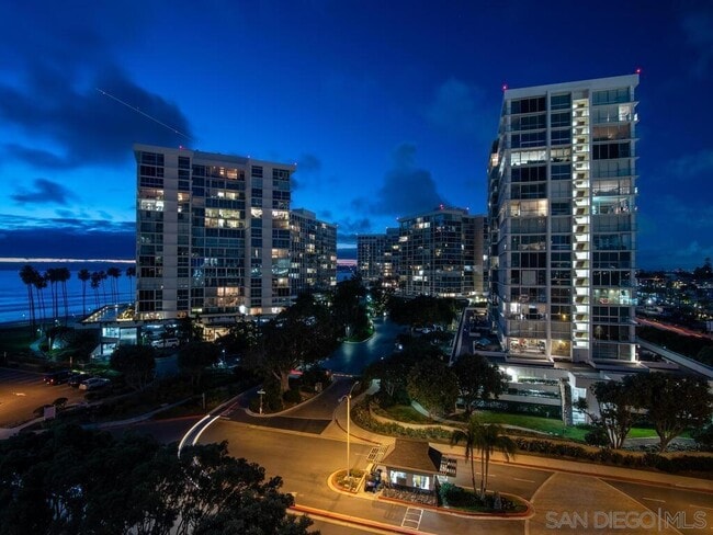 Night views - 1710 Avenida Del Mundo