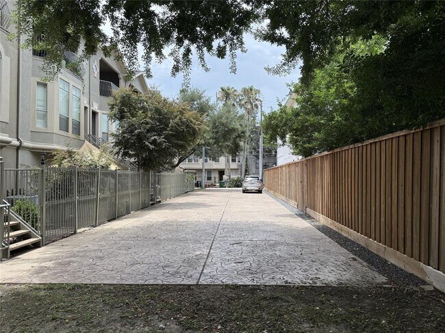 Building Photo - 118 Detering St