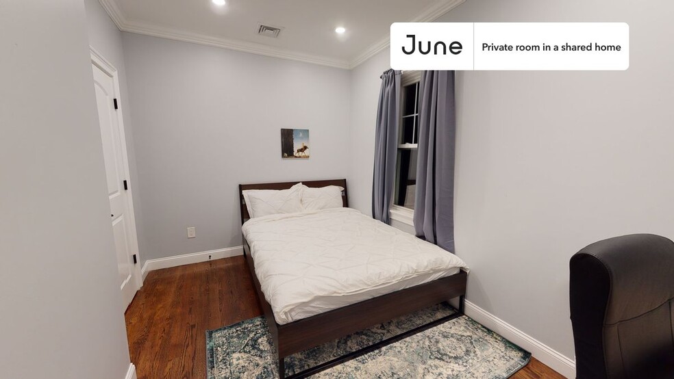 Building Photo - Private bedroom in 4 bed/1.5 bath Home