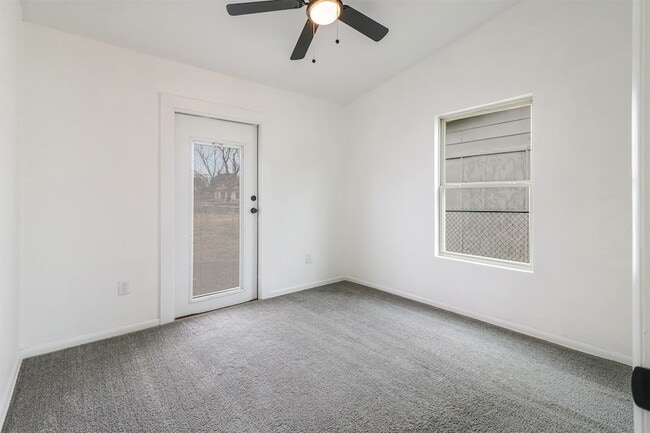 Building Photo - 1211 Gate Ln Dr
