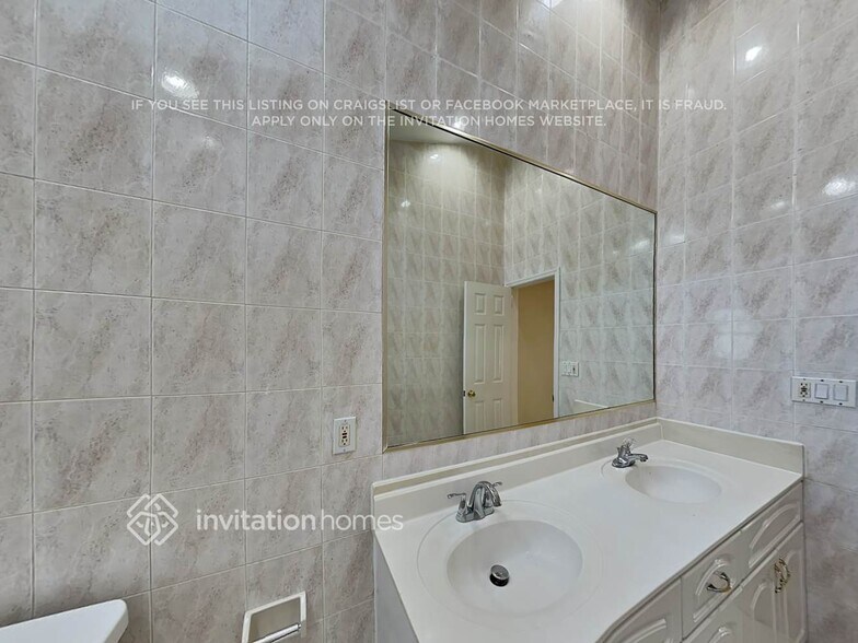 Building Photo - 2202 Curtis Dr N