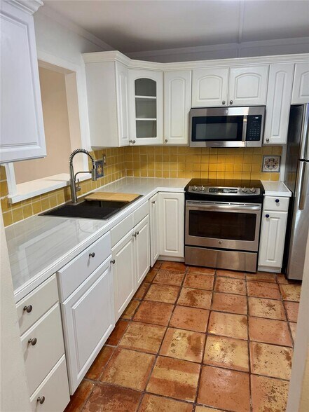 Building Photo - 406 NW 68th Ave