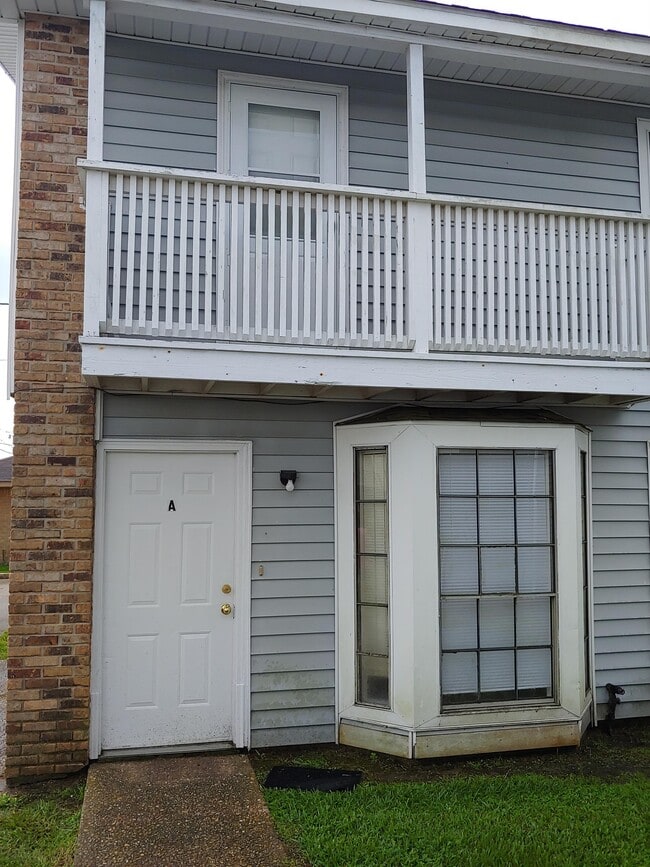 Building Photo - 120 Oak Ridge Ave