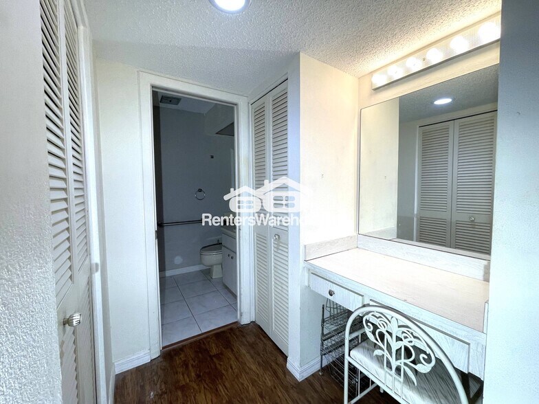 Building Photo - 11241 Dollar Lake Dr