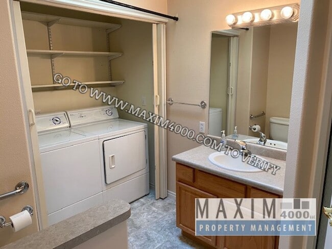 Building Photo - 2499 Interlochen Ct