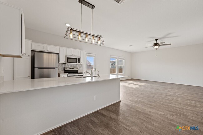 Building Photo - 817 Circle Wy