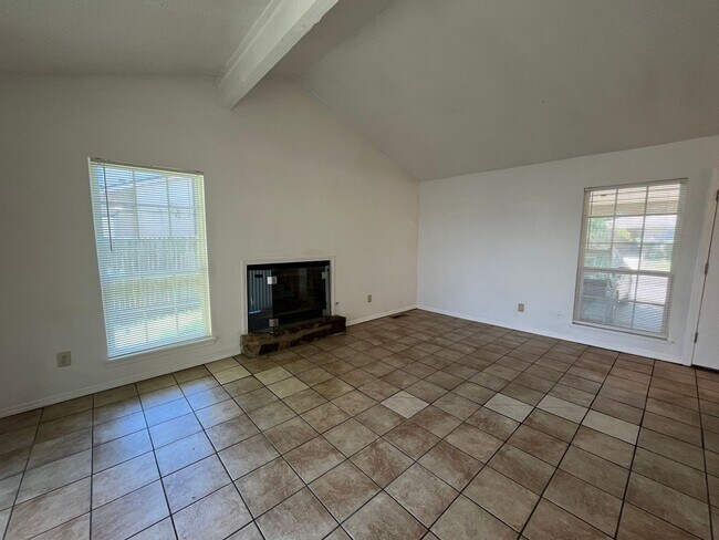 Building Photo - 4313 S Maplewood Ave