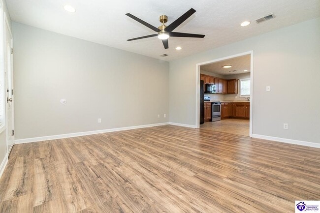 Building Photo - 134 Twin Lakes Dr