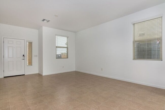 Building Photo - Comfortable living in a quiet neighborhood