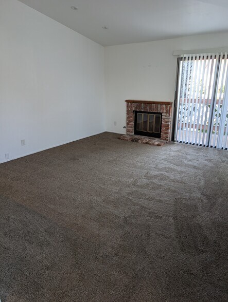 Building Photo - 9388 Twin Trails Dr