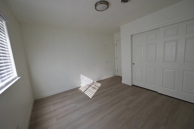 Building Photo - 761 Almond St