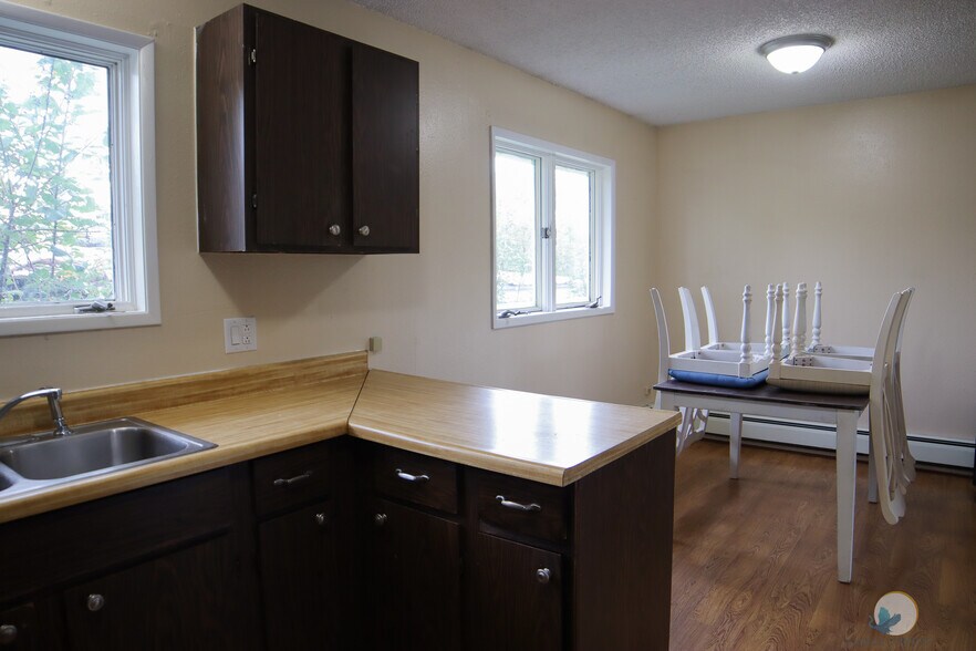 Upstairs Living / Kitchen / Dining - 1762 Cottonwood St