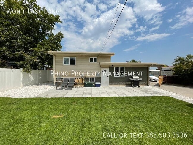 Building Photo - 1993 Champagne Ave