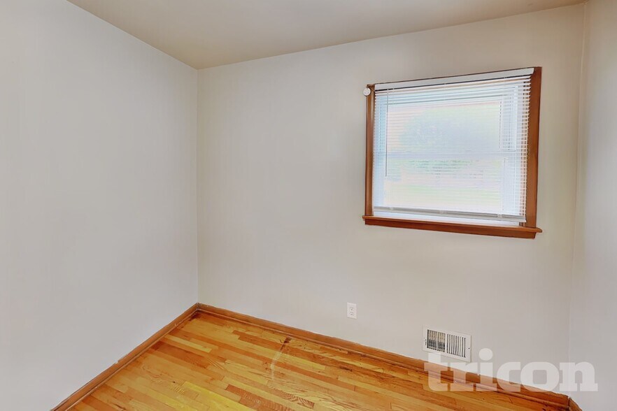 Building Photo - 3701 Woodbine Ln
