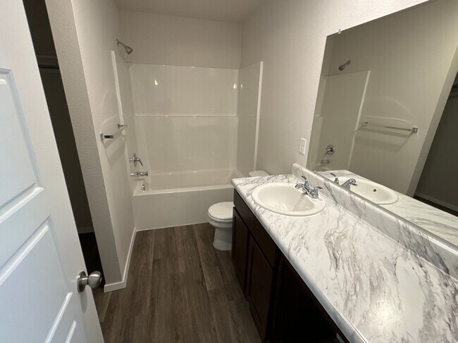 Building Photo - PRE-LEASING NOW | Pet-Friendly 3 Bed, 2 Bath Home in Springdale