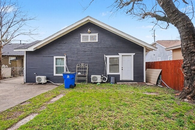 Building Photo - 4805 Belmont Ave