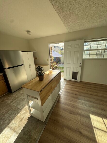 Building Photo - 6704 Nagle Ave