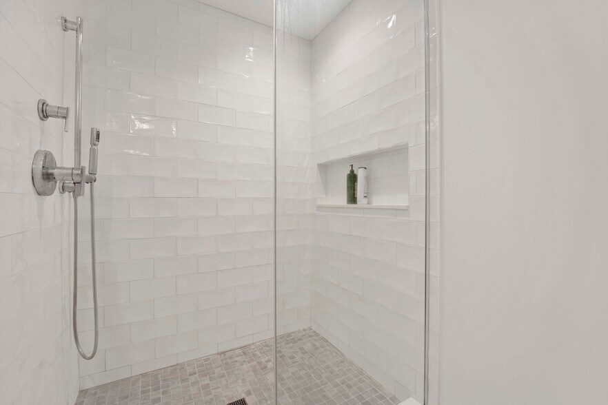 Building Photo - 4024 N Lincoln Ave