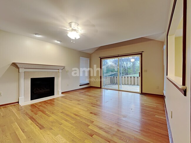 Building Photo - 8518 Woodcreek Dr