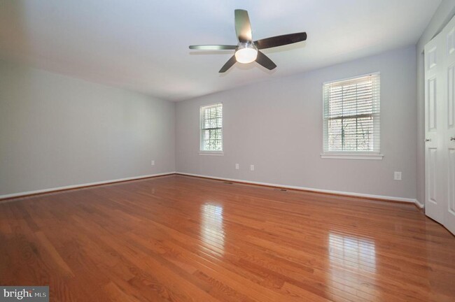 Building Photo - 5725 Walnut Wood Ln