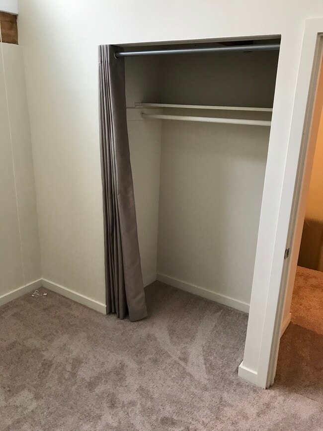 Building Photo - 811 S La Grange Rd