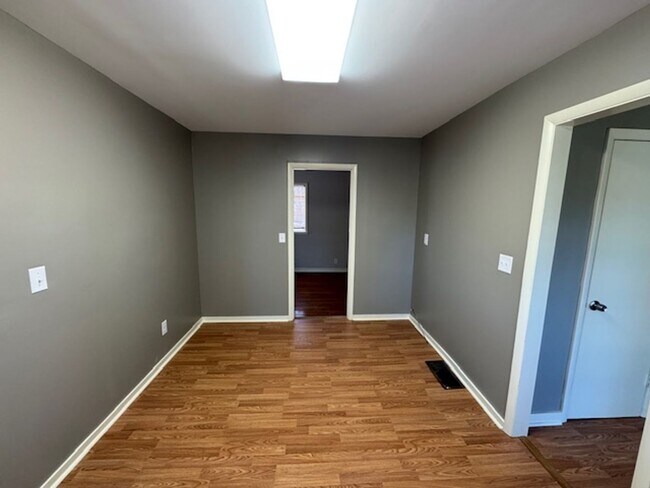 Building Photo - Back on the market!