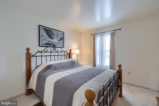 Building Photo - 6 Tiffany Ln