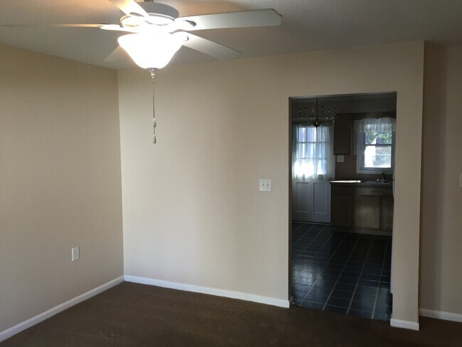 Building Photo - Pet Friendly! Three-bedroom Duplex Ranch Home in Surfside Beach! East of 17!