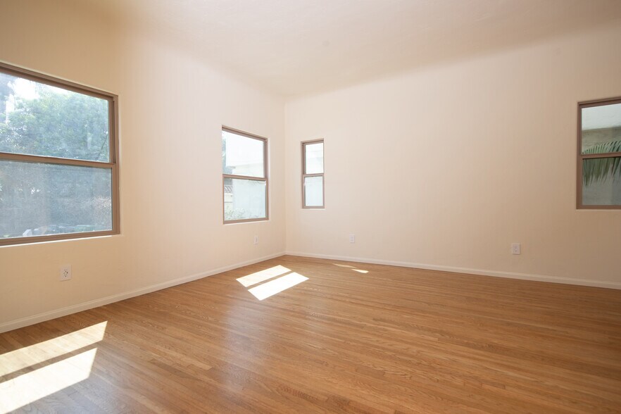 Building Photo - 1260 S Ridgeley Dr