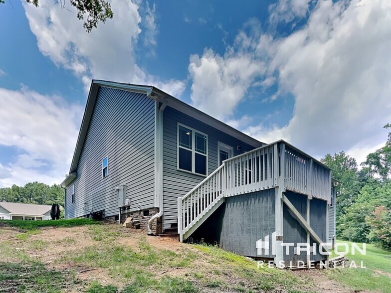 Building Photo - 189 Crystal Creek Dr