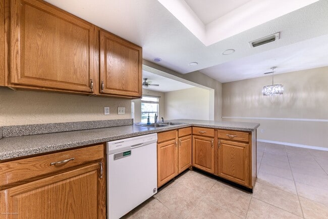 Building Photo - price drop!! PET FRIENDLY- WATERFRONT- SPACIOUS- CENTRAL LOCATION