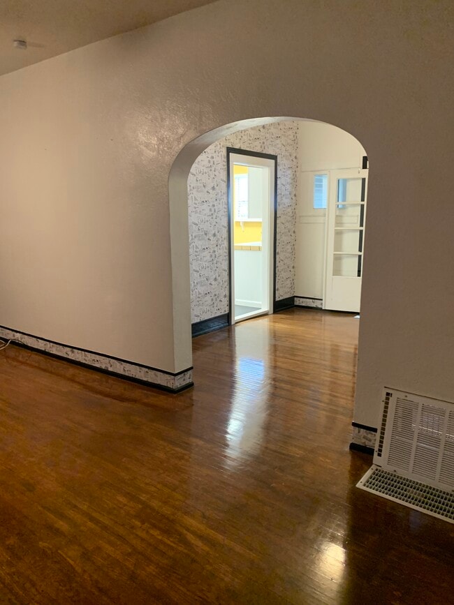 Building Photo - 47 W Elm St