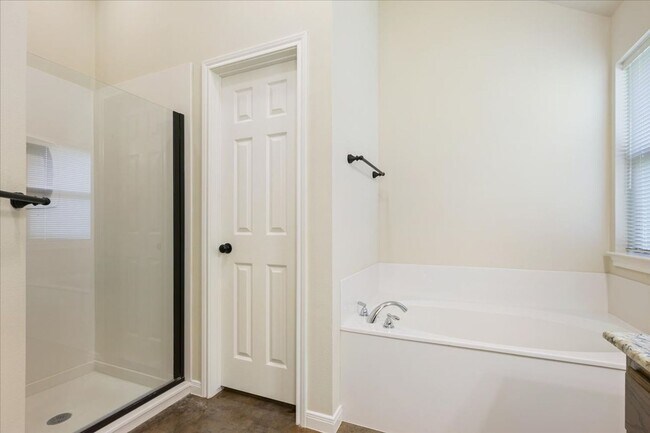 Building Photo - 614 Madison Cir