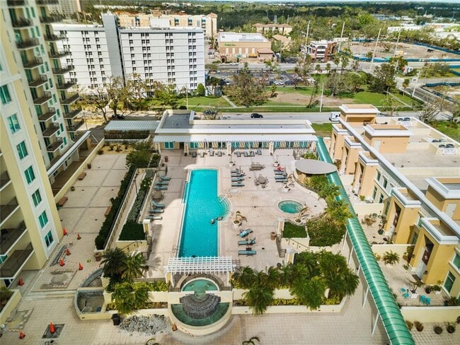 Building Photo - 800 N Tamiami Trl