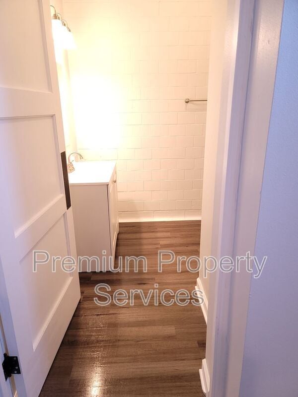 Building Photo - 2208 8th St