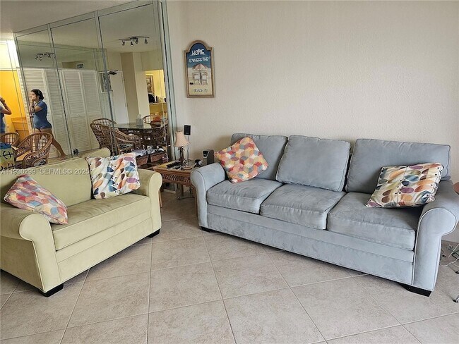 Building Photo - 1980 S Ocean Dr