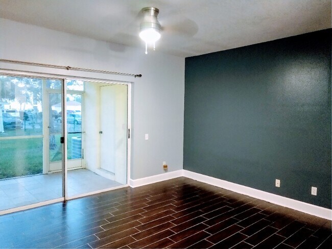 Building Photo - 211 Countryside Key Blvd