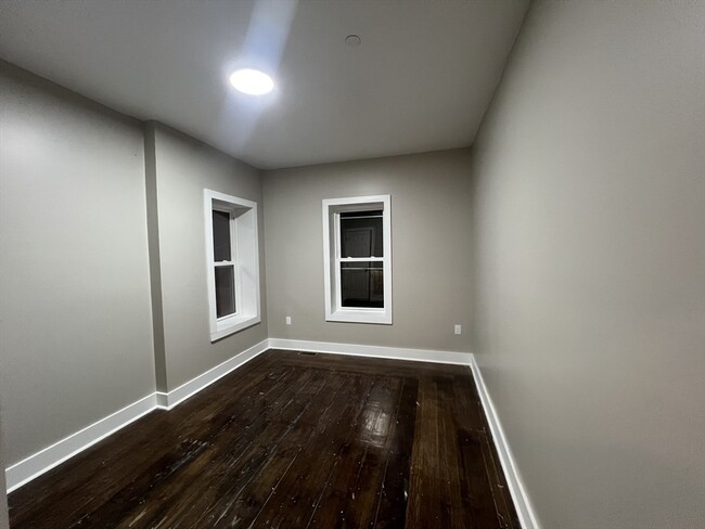 Building Photo - 589 Haverhill St