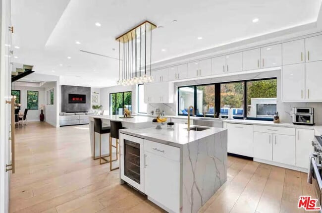 Building Photo - 13812 Cumpston St