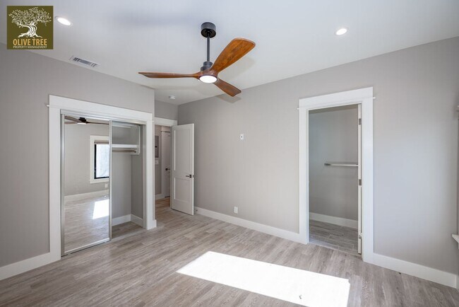 Building Photo - Luxury Ground-Level 2bed/2bath Unit | Fully Renovated | Walkable Pasadena Location