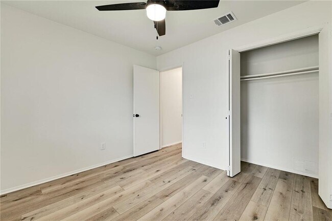 Building Photo - 1602 W Braker Ln