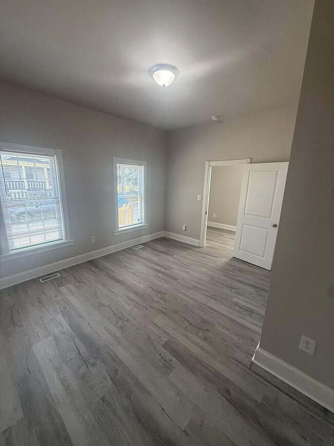 Building Photo - 4-bedroom, 2 full bathroom, 1 story house