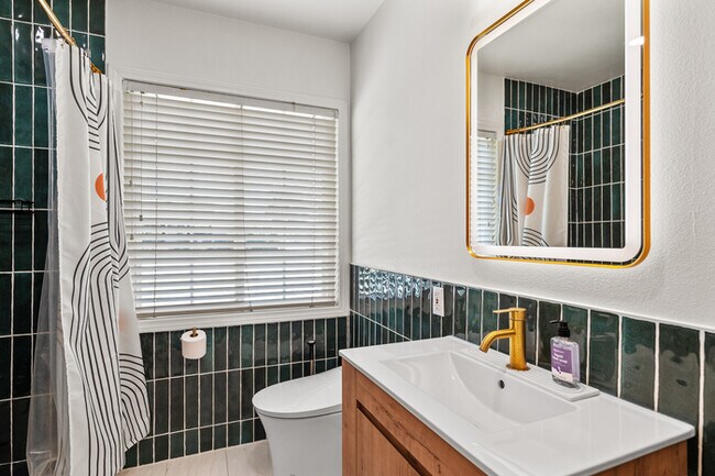 Building Photo - Chic Family house in West Covina
